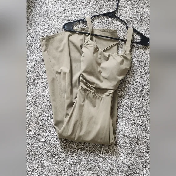 Halara Dress - Picture 2 of 4